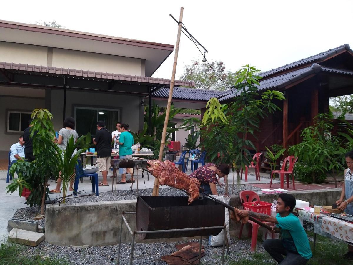 บ้านทะเลอิ่มเอม Bann Talay Im Eimm Ban Phe Buitenkant foto