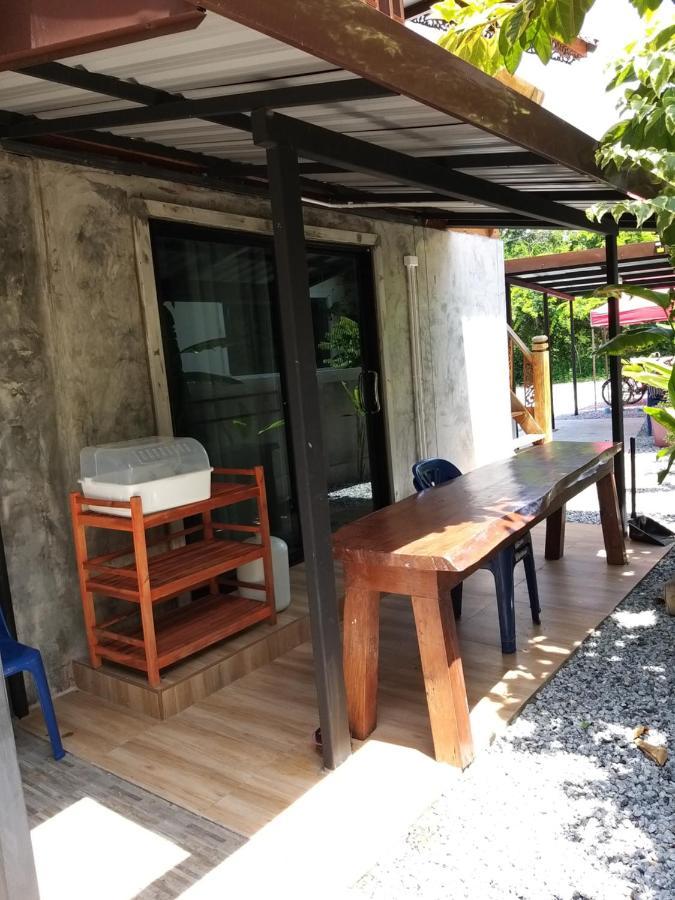 บ้านทะเลอิ่มเอม Bann Talay Im Eimm Ban Phe Buitenkant foto